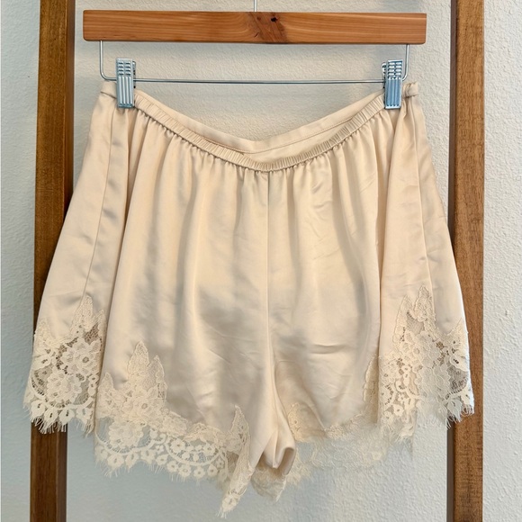 Reformation Fern Satin Shorts Almond - Picture 4 of 4